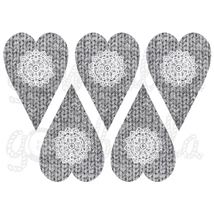 Mintás barkácsfilc - szürke kötött szívek csipke díszítéssel